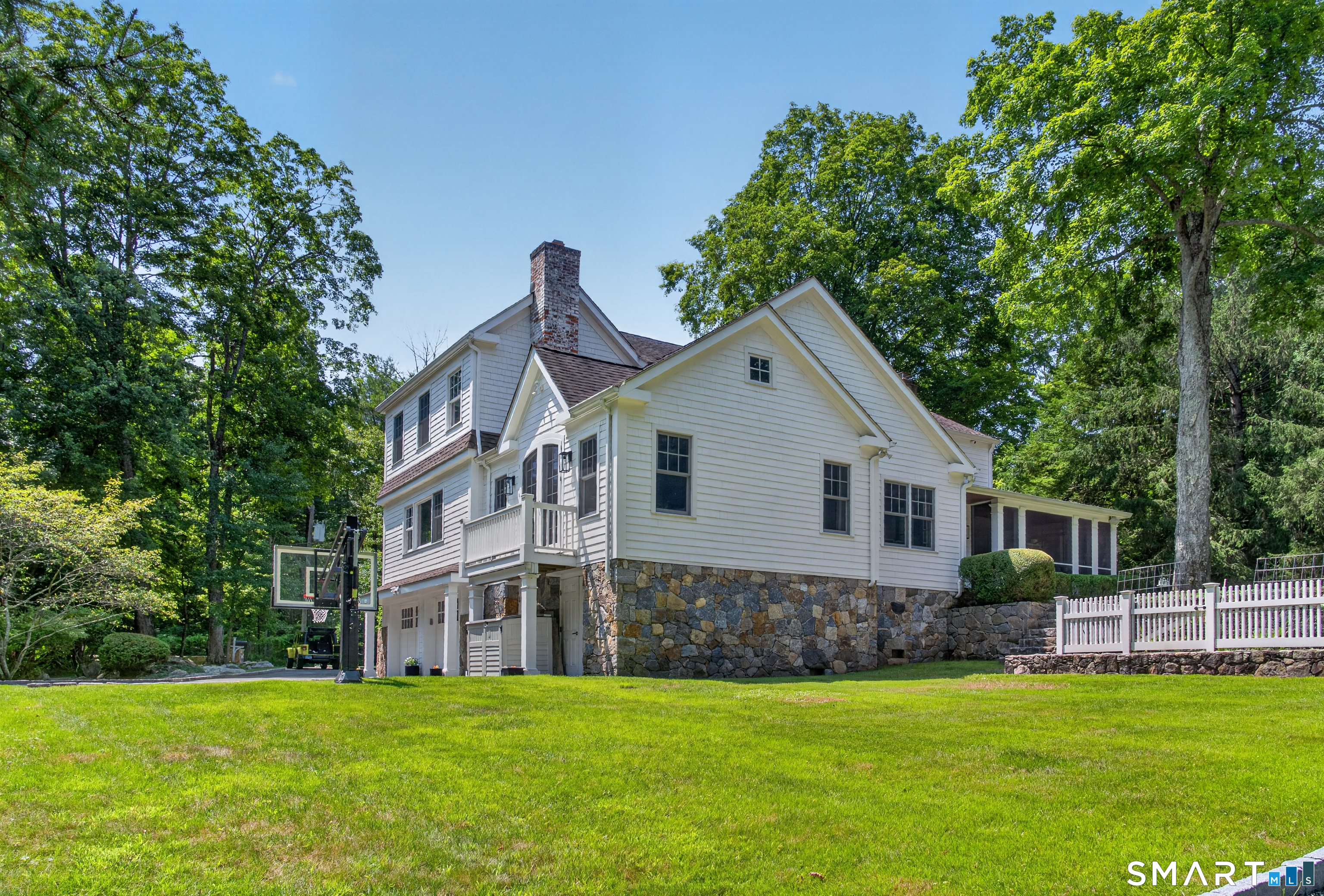 460 Cascade Road Stamford, CT 06903 - Photo 5 of 37 Gallery Image 5