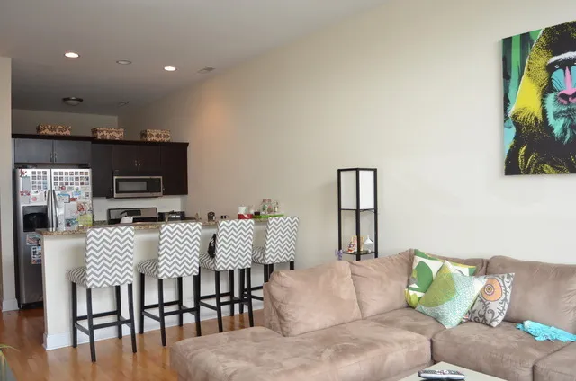 $2,950 | 918 West Belmont Avenue, Unit 403, Chicago, IL 60657