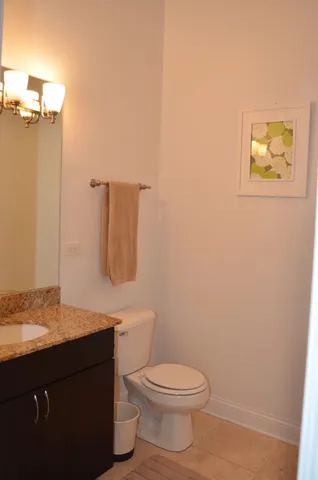 $2,950 | 918 West Belmont Avenue, Unit 403, Chicago, IL 60657