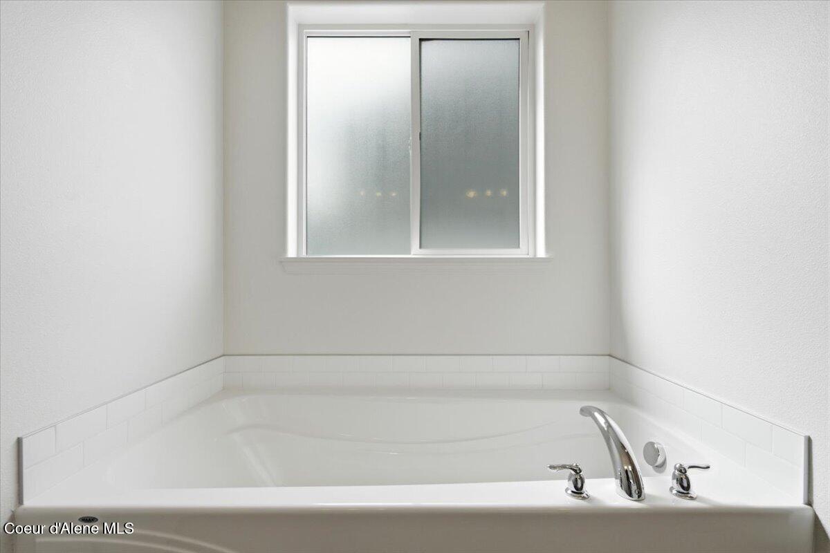 6220 West Irish Circle Rathdrum, ID 83858 - Photo 23 of 34 24-Primary Bathroom