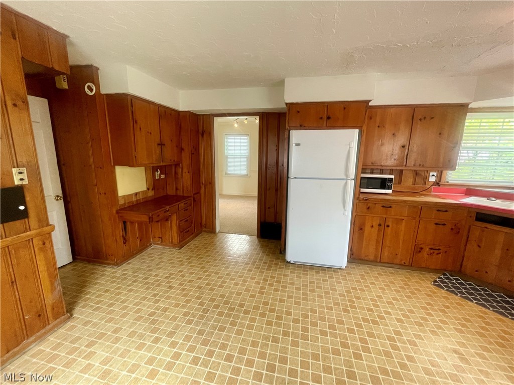 1423 Irene Road Lyndhurst, OH 44124 - Photo 9 of 16 Gallery Image 9