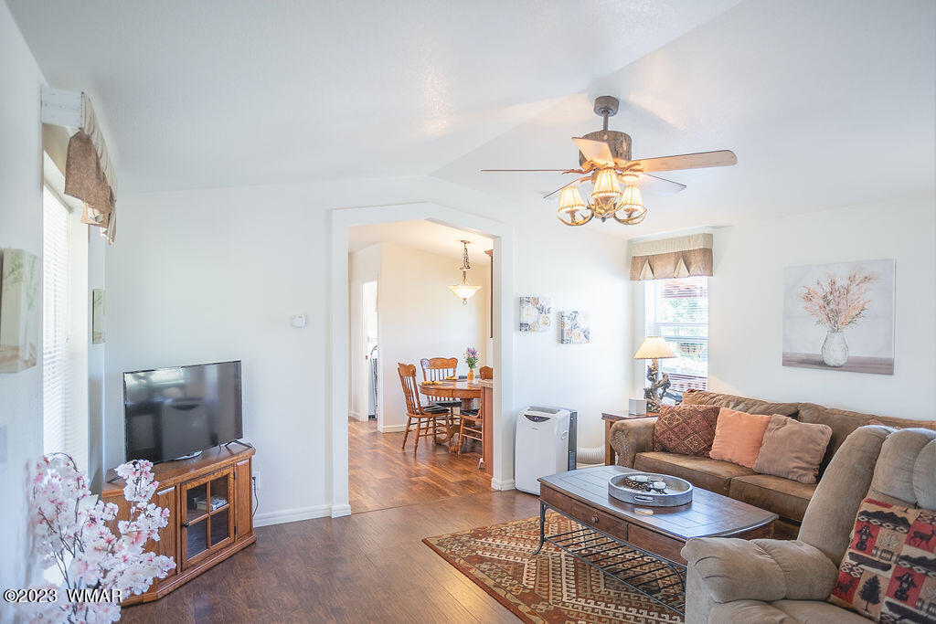 5369 Sunrise Road Pinedale, AZ 85934 - Photo 5 of 20