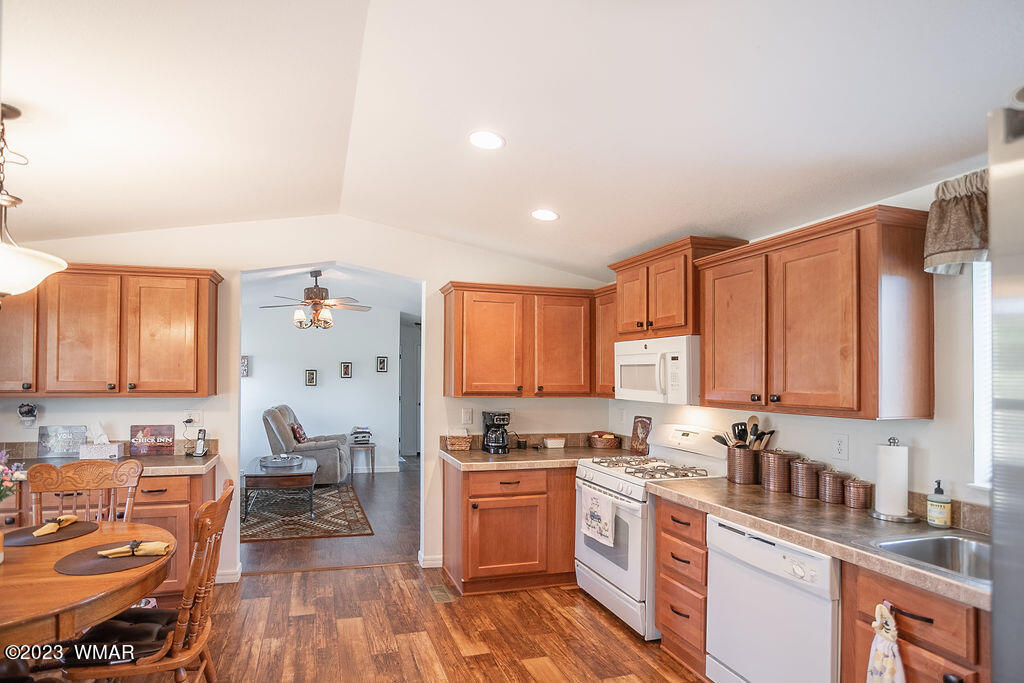 5369 Sunrise Road Pinedale, AZ 85934 - Photo 8 of 20