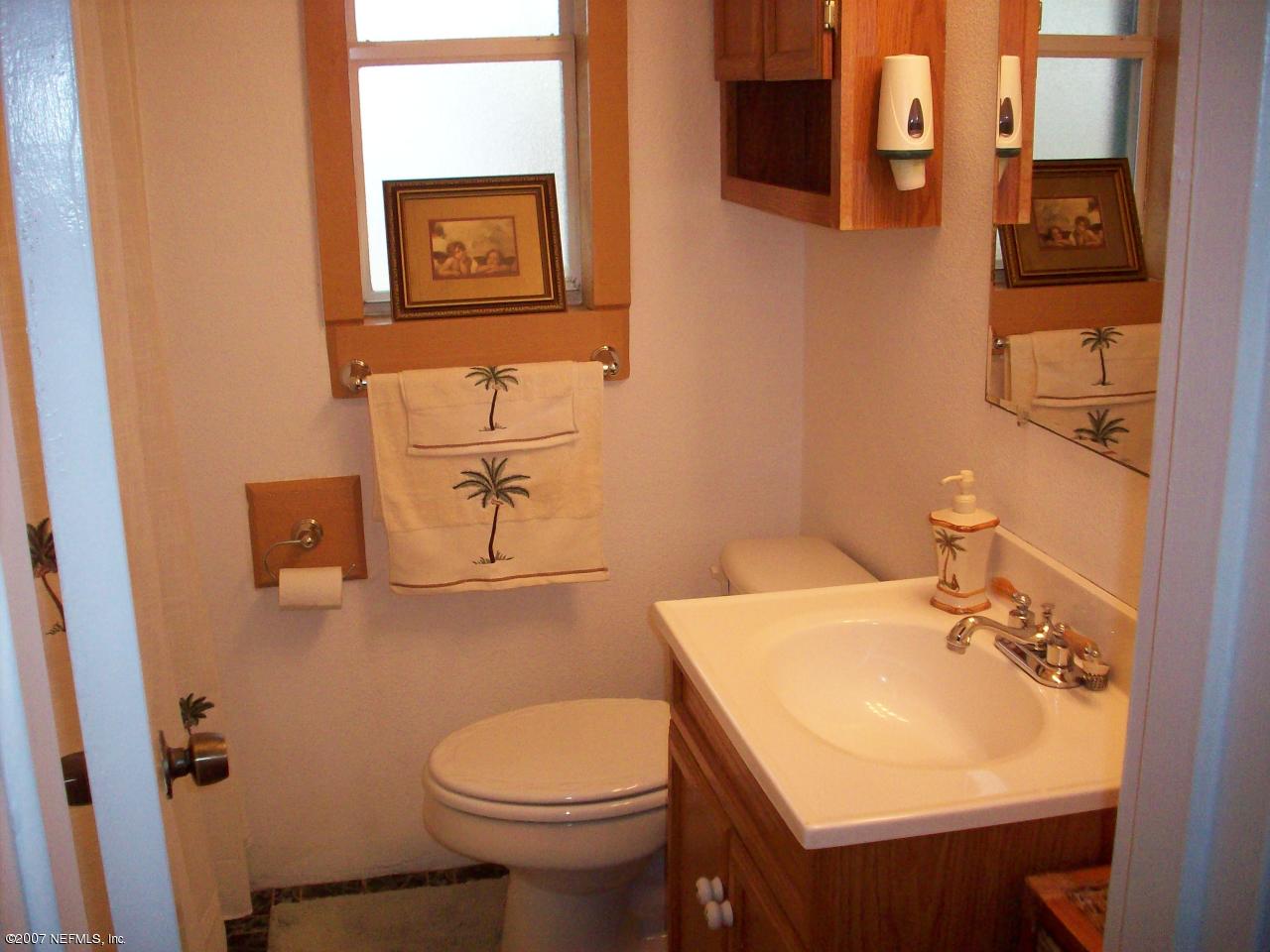 5363 Woodcrest Road Jacksonville, FL 32205 - Photo 10 of 11 Bathroom