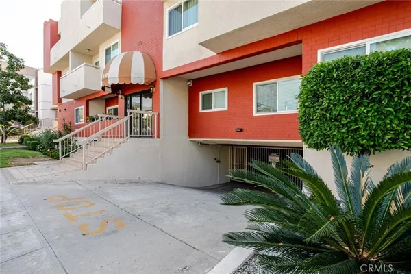 $3,900 | 310 East Providencia Avenue, Unit 108, Burbank, CA 91502