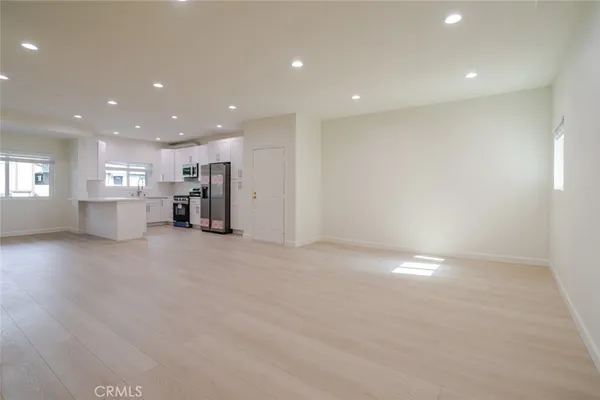 $3,900 | 310 East Providencia Avenue, Unit 108, Burbank, CA 91502