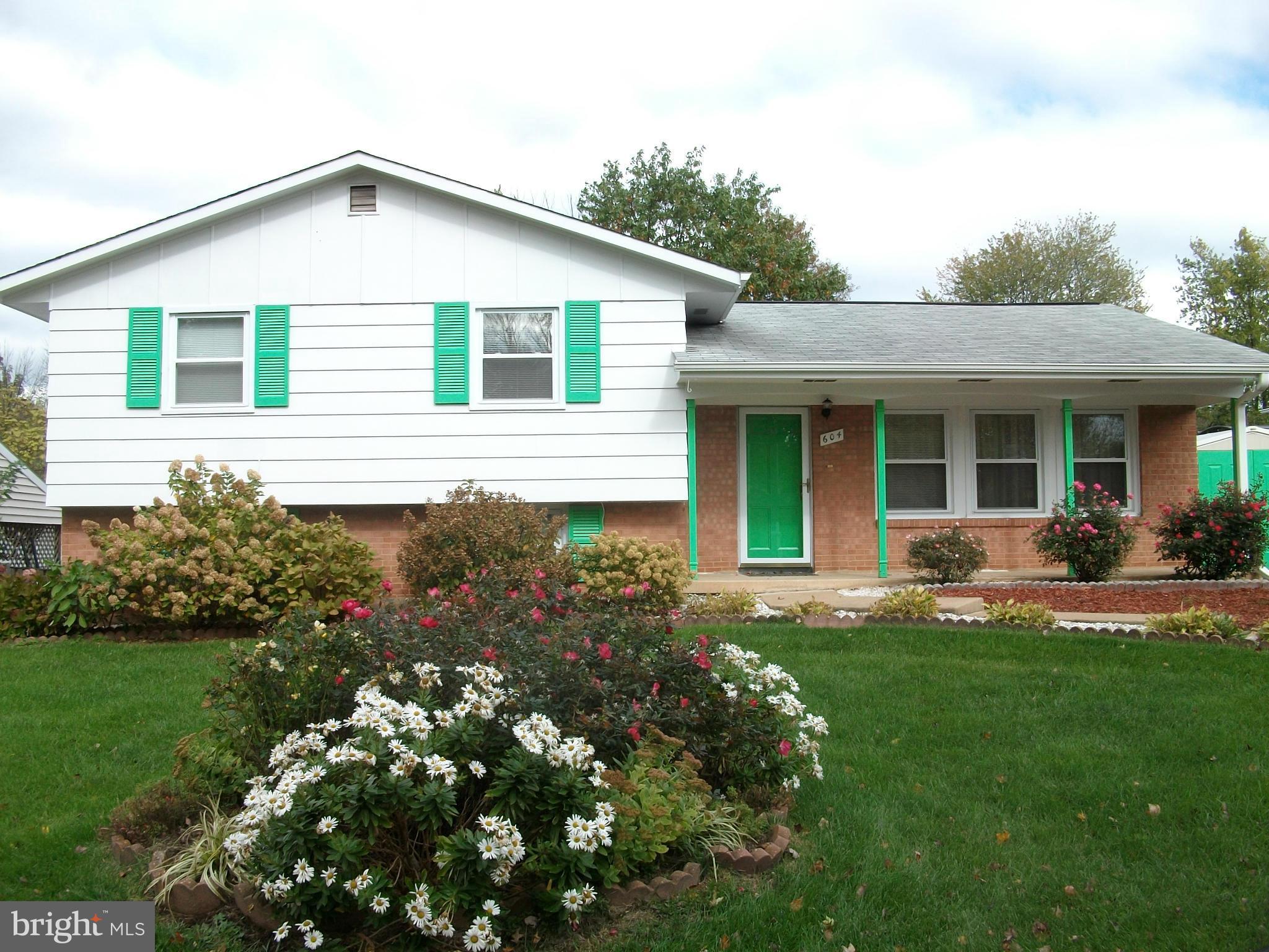 604 West Nettle Tree Road Sterling, VA 20164 - Photo 1 of 21 Exterior (Front)
