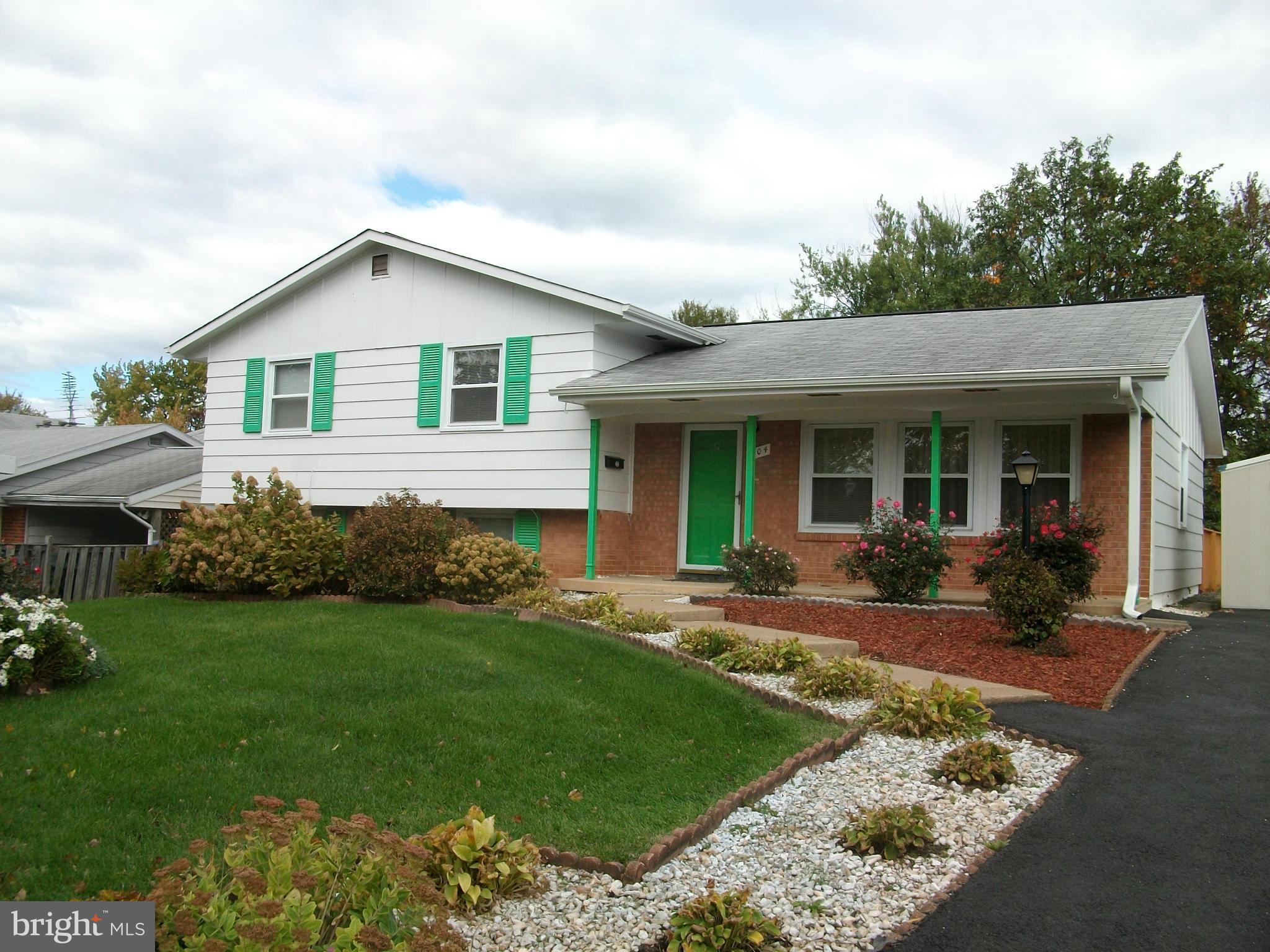 604 West Nettle Tree Road Sterling, VA 20164 - Photo 2 of 21 Exterior (Front)