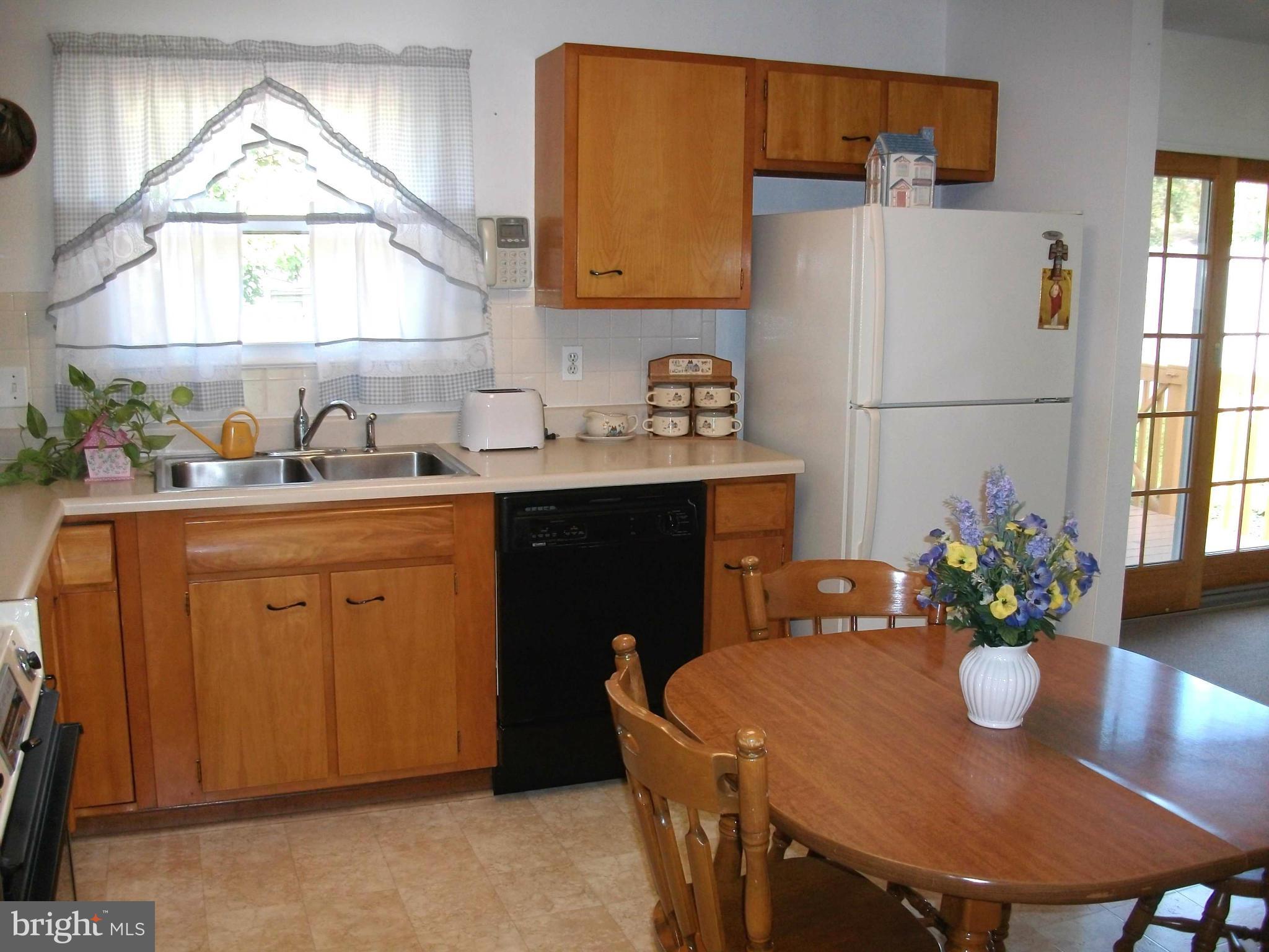 604 West Nettle Tree Road Sterling, VA 20164 - Photo 11 of 21 Kitchen