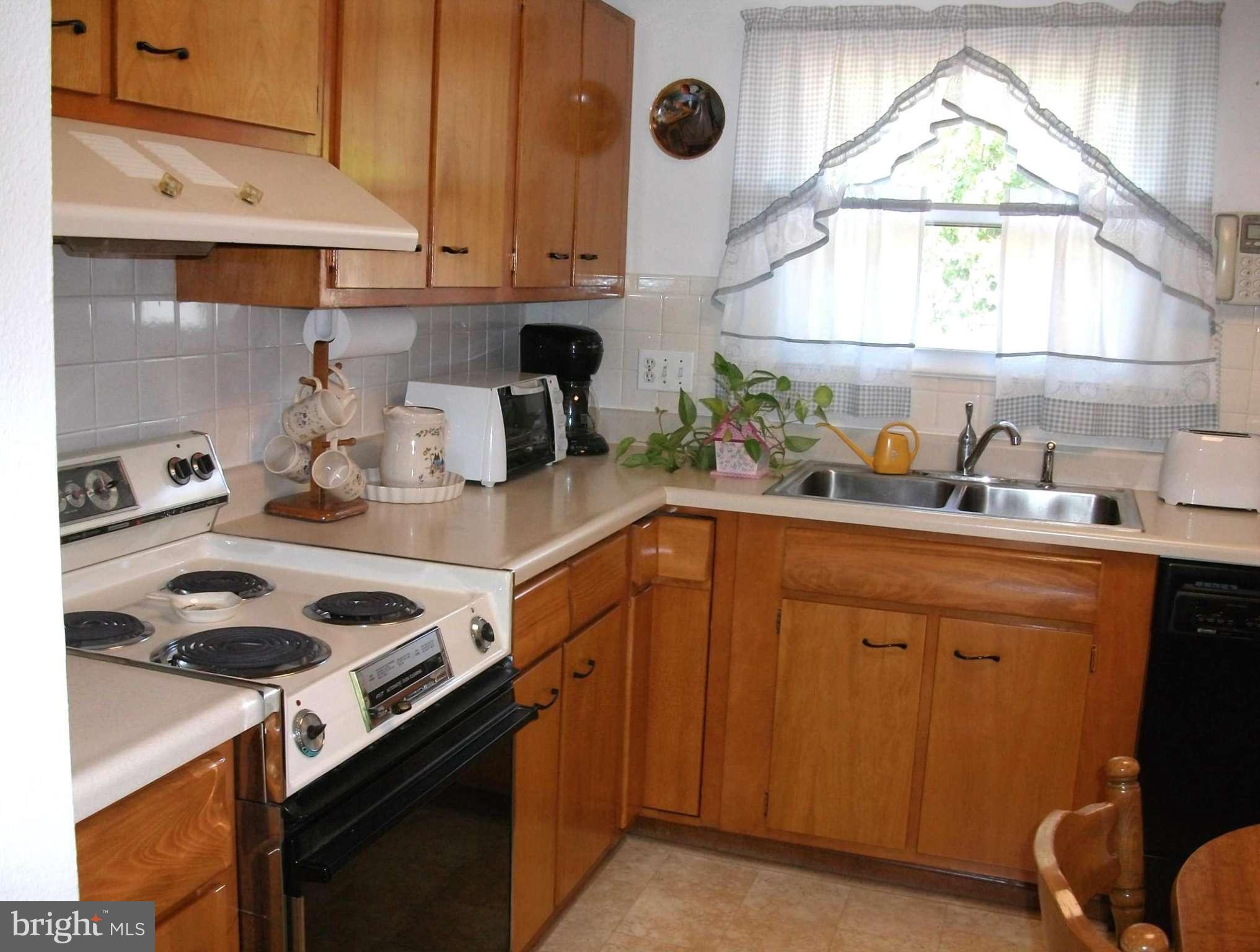 604 West Nettle Tree Road Sterling, VA 20164 - Photo 12 of 21 Kitchen