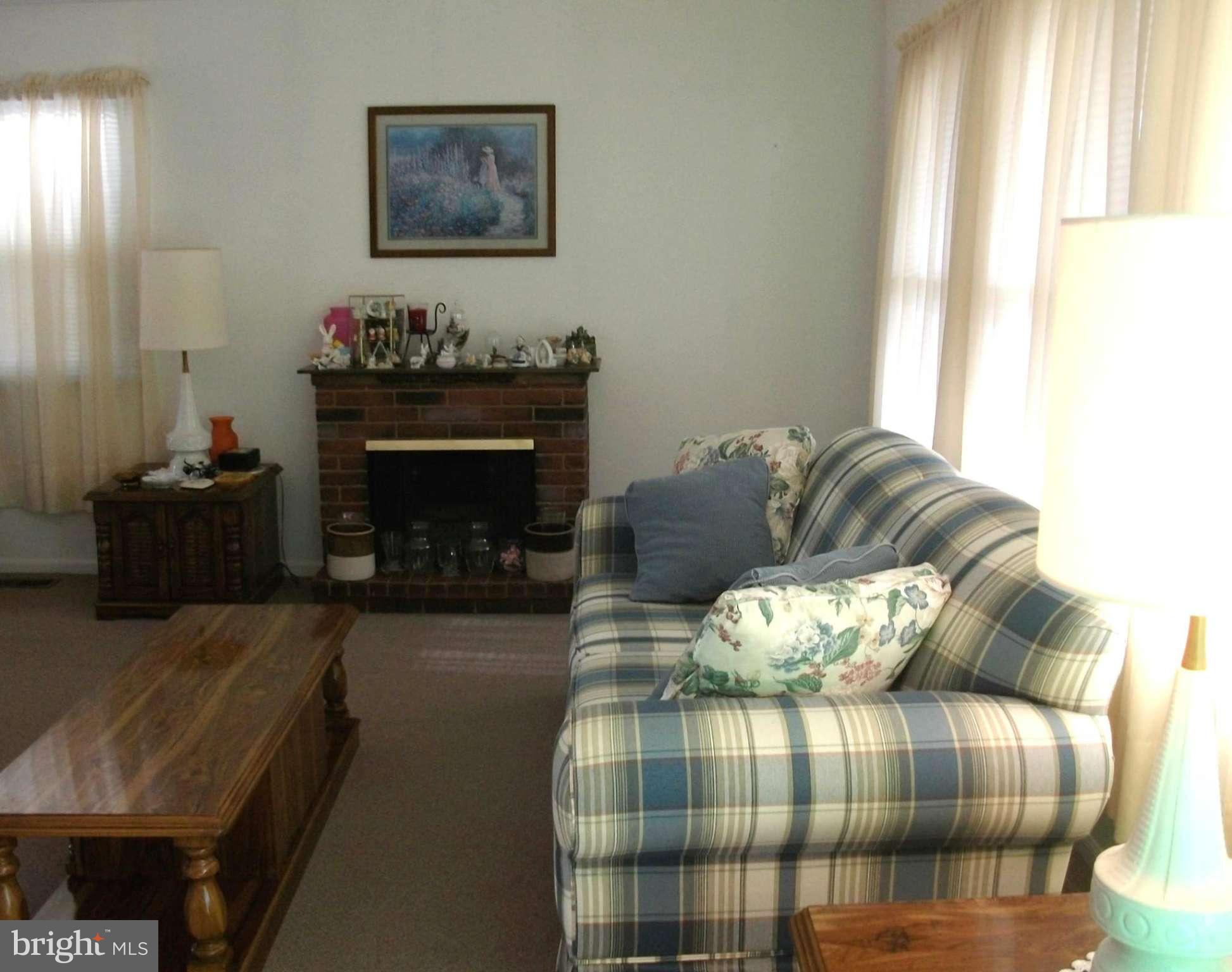 604 West Nettle Tree Road Sterling, VA 20164 - Photo 8 of 21 Living Room