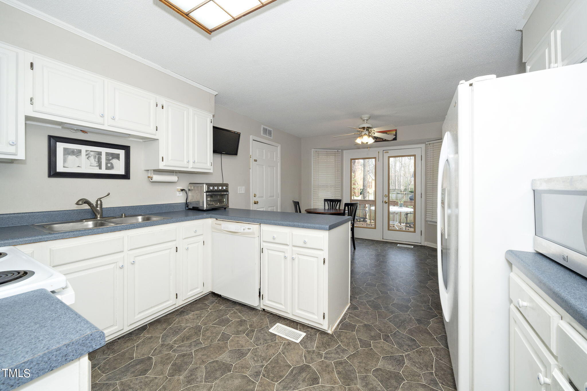 117 Trackers Road Cary, NC 27513 - Photo 11 of 24 11-web-or-mls-113 Trackers Road (7 of 24