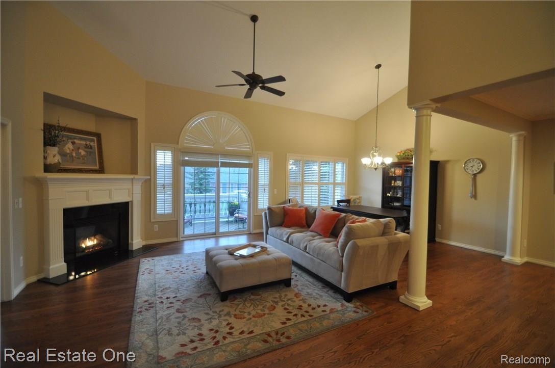 2749 Castlemartin Court Rochester, MI 48306 - Photo 6 of 39 8.JPG