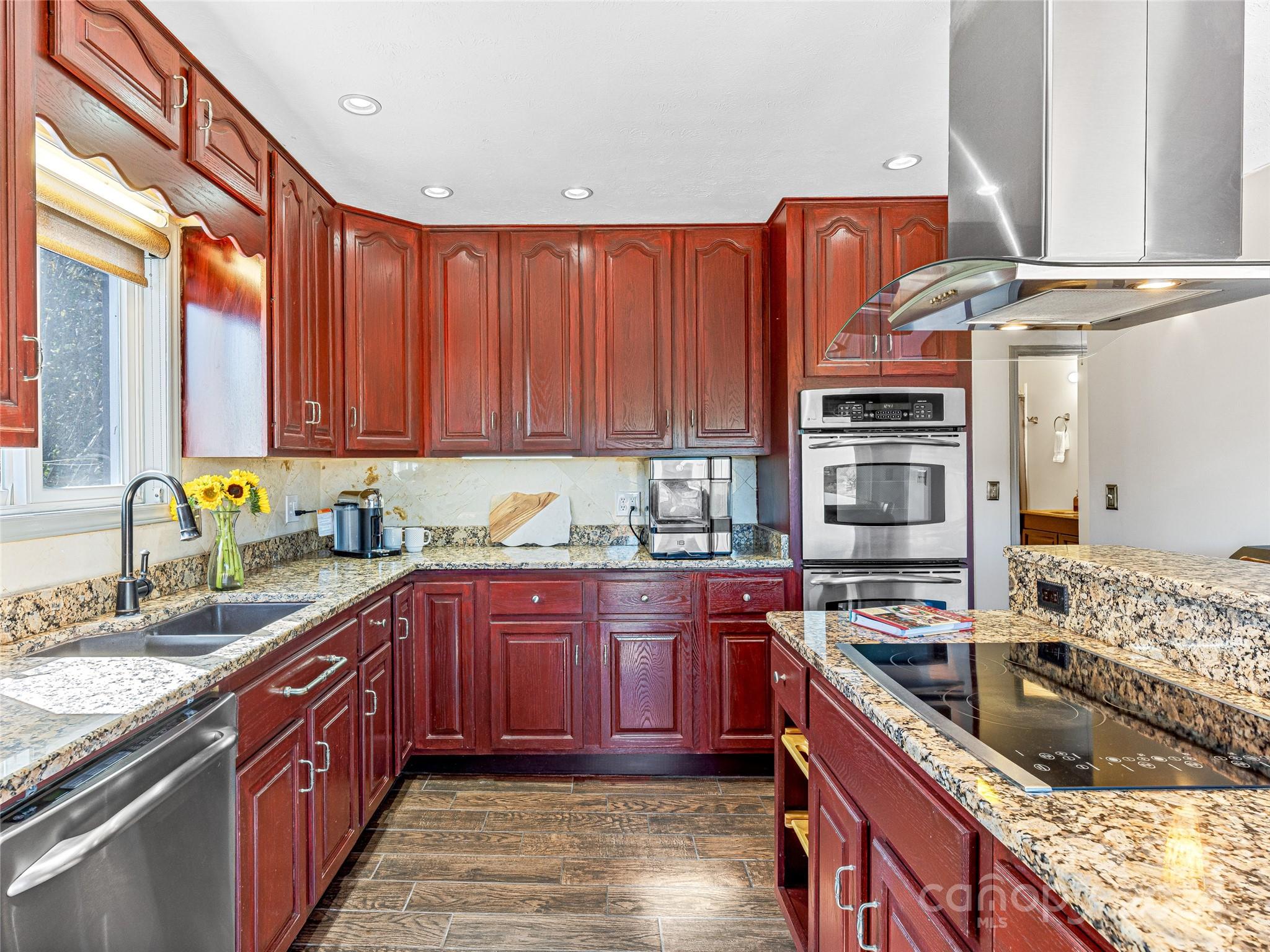 195 Whitehead Road Hendersonville, NC 28792 - Photo 4 of 39