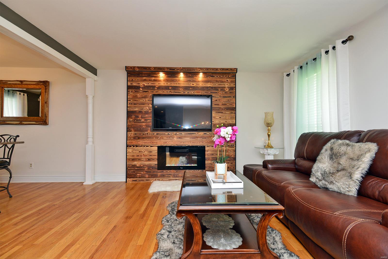 6843 Weber Road St. Louis, MO 63123 - Photo 3 of 34 Gallery Image 3