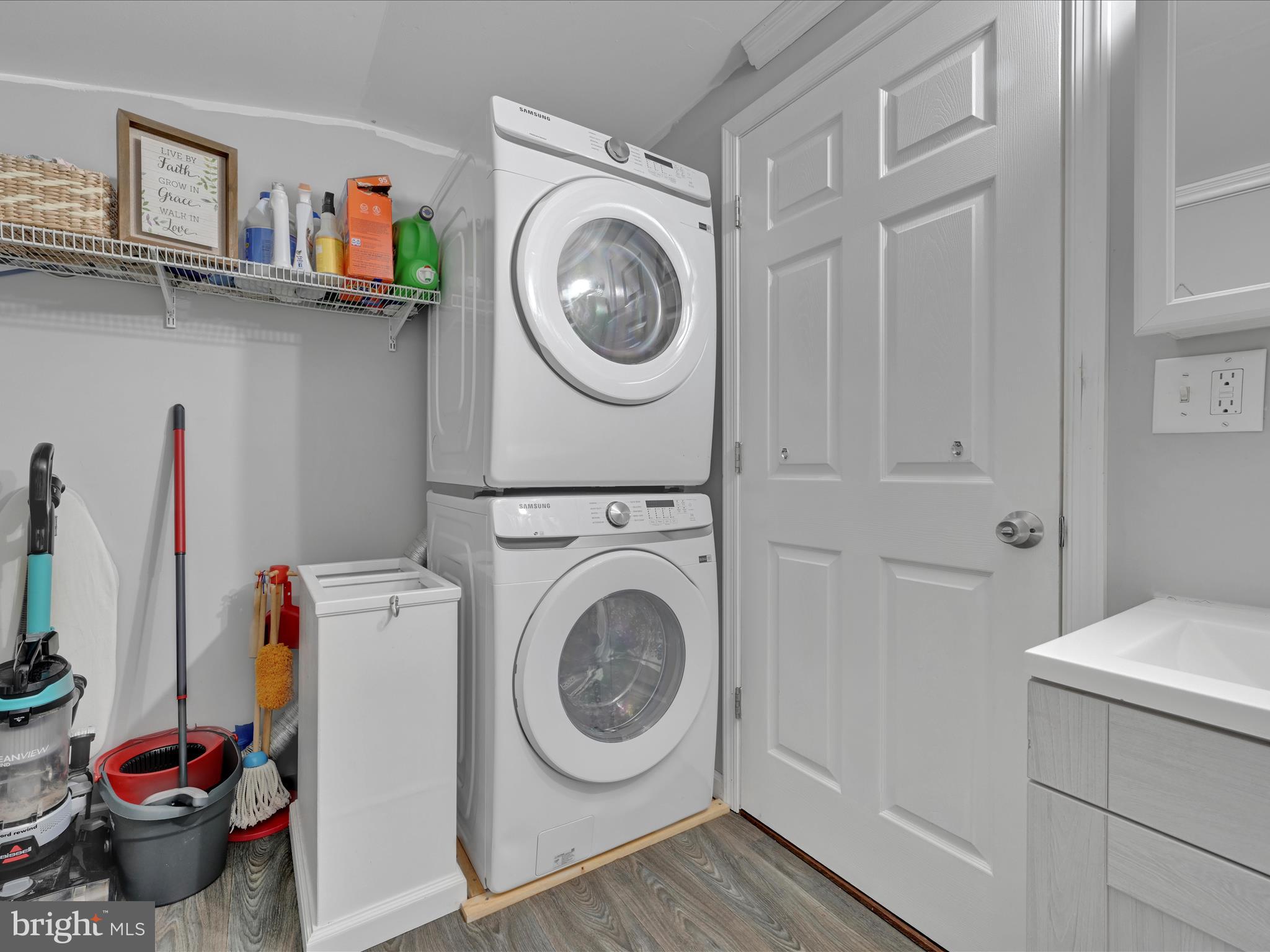 1056 Bellaire Road Elizabethtown, PA 17022 - Photo 14 of 30 a utility room with dryer and washer