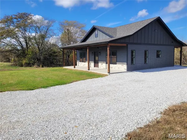 $299,900 | 17582 Monroe Road, Perry, MO 63462
