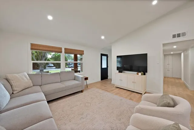 $415,000 | 804 Vinecrest Lane, Richardson, TX 75080