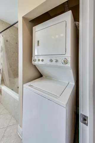 $240,000 | 3215 North Francisco Avenue, Unit 3S, Chicago, IL 60618