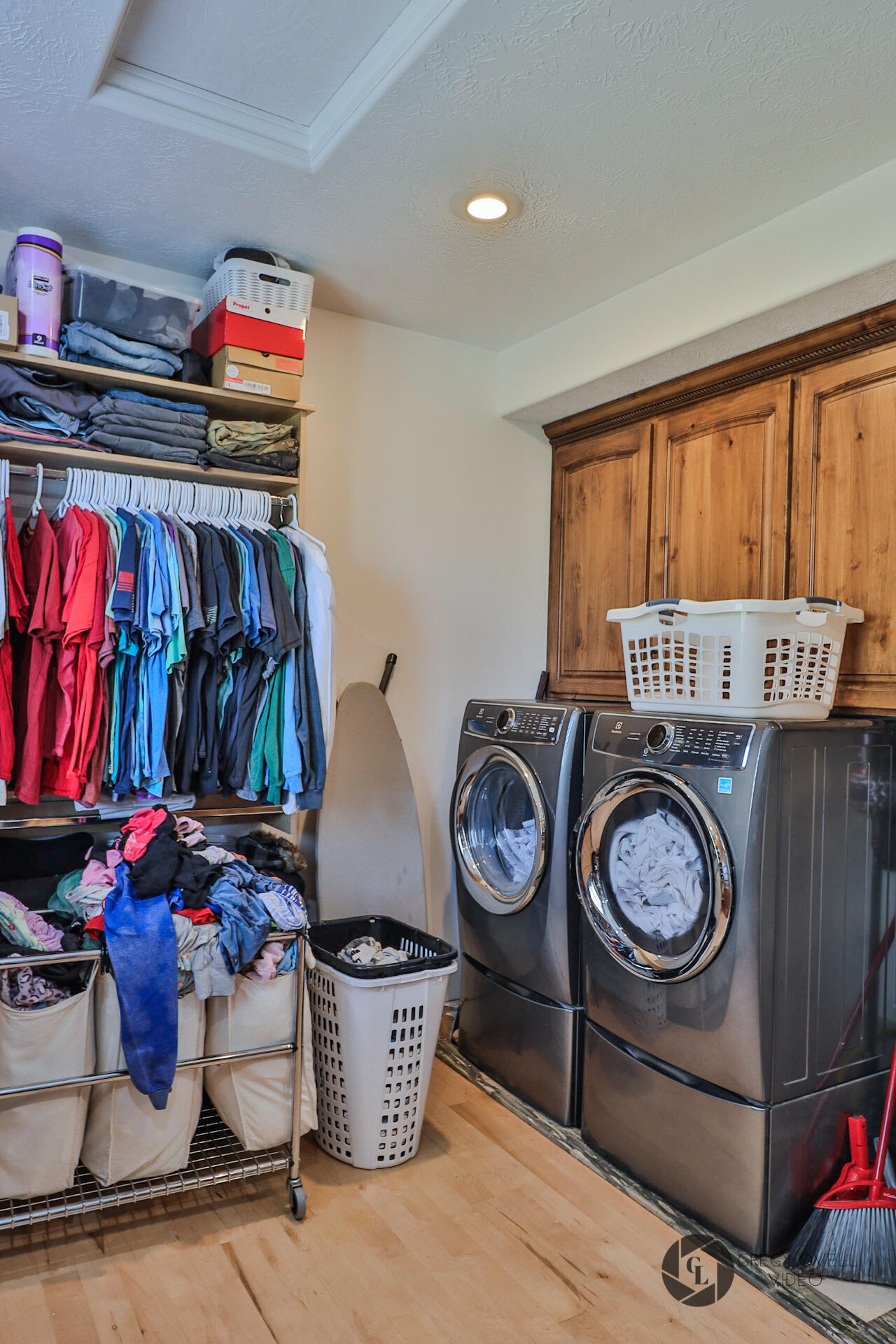 692 5020 North Enoch, UT 84721 - Photo 43 of 72 44 color clothes closet