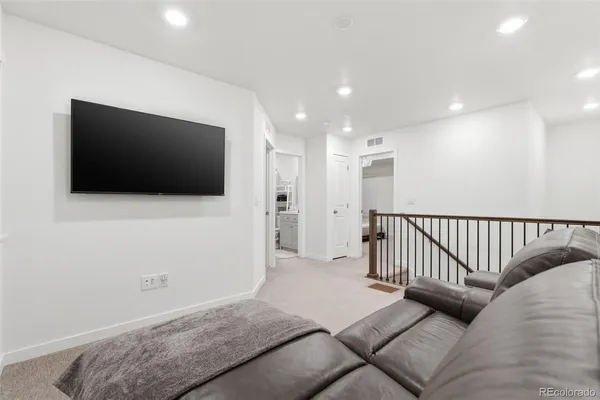 a view of a livingroom with furniture