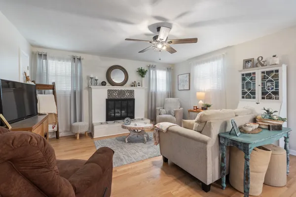 $395,000 | 2015 Highway 70 West, Dickson, TN 37055