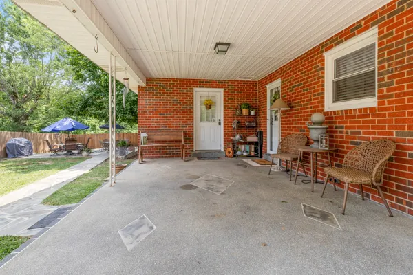 $395,000 | 2015 Highway 70 West, Dickson, TN 37055