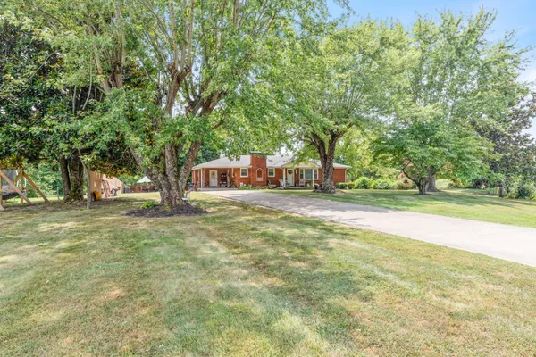 $395,000 | 2015 Highway 70 West, Dickson, TN 37055