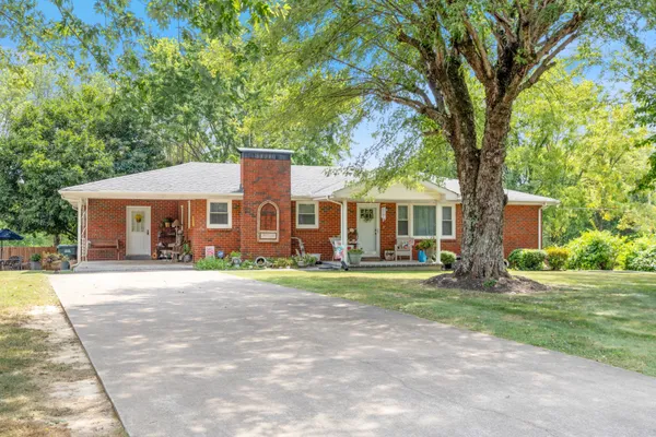 $395,000 | 2015 Highway 70 West, Dickson, TN 37055