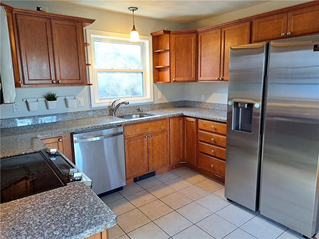 4 Testa Circle Scituate, RI 02857 - Photo 3 of 19