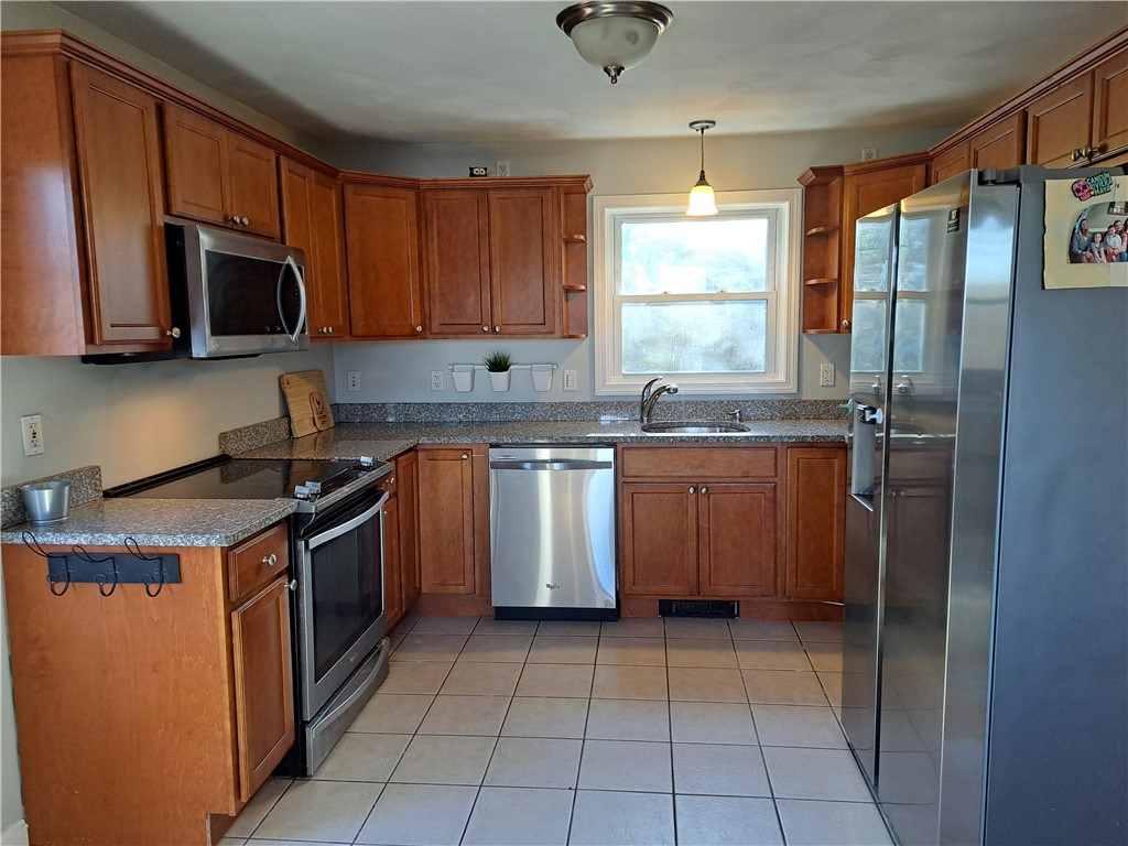 4 Testa Circle Scituate, RI 02857 - Photo 4 of 19