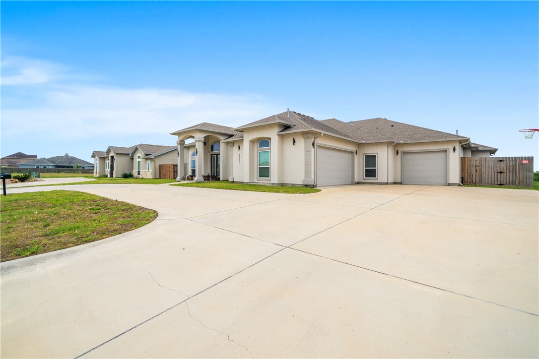 4041 Ranch Lake Drive Corpus Christi, TX 78413 - Photo 3 of 40