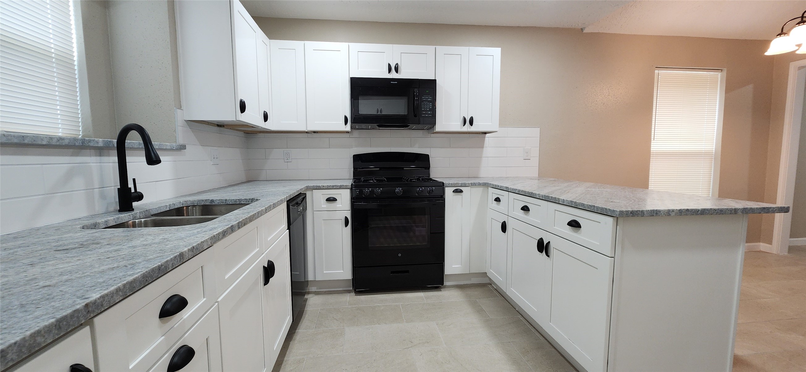 128 Lasso Street Angleton, TX 77515 - Photo 10 of 24