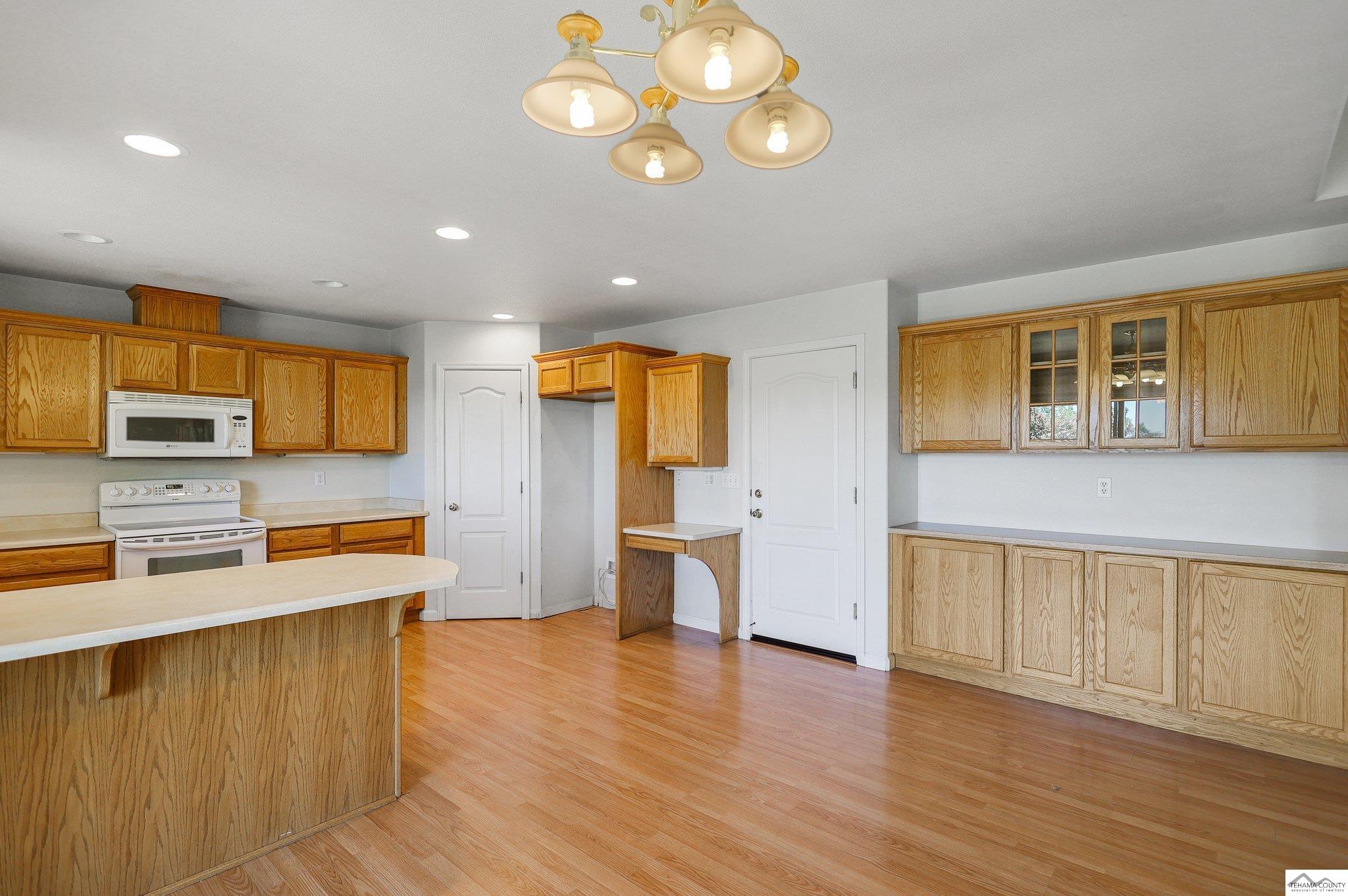 1860 Riviera Drive Redding, CA 96001 - Photo 9 of 46 Gallery Image 9
