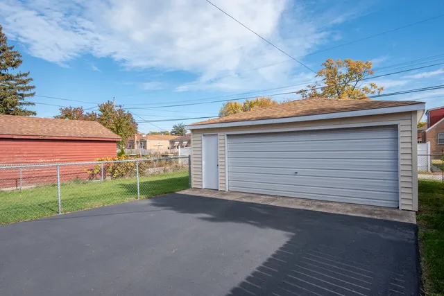 a view of a house with a yard and garage