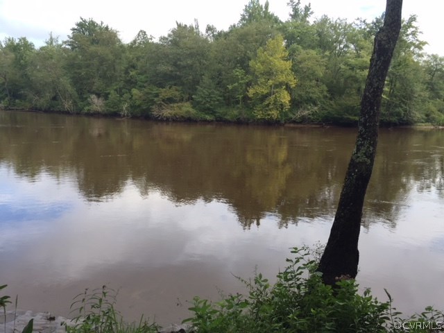 367 Harris Road Aylett, VA 23009 - Photo 2 of 6 a view of lake