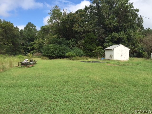 367 Harris Road Aylett, VA 23009 - Photo 5 of 6 a view of a tiny house with a yard