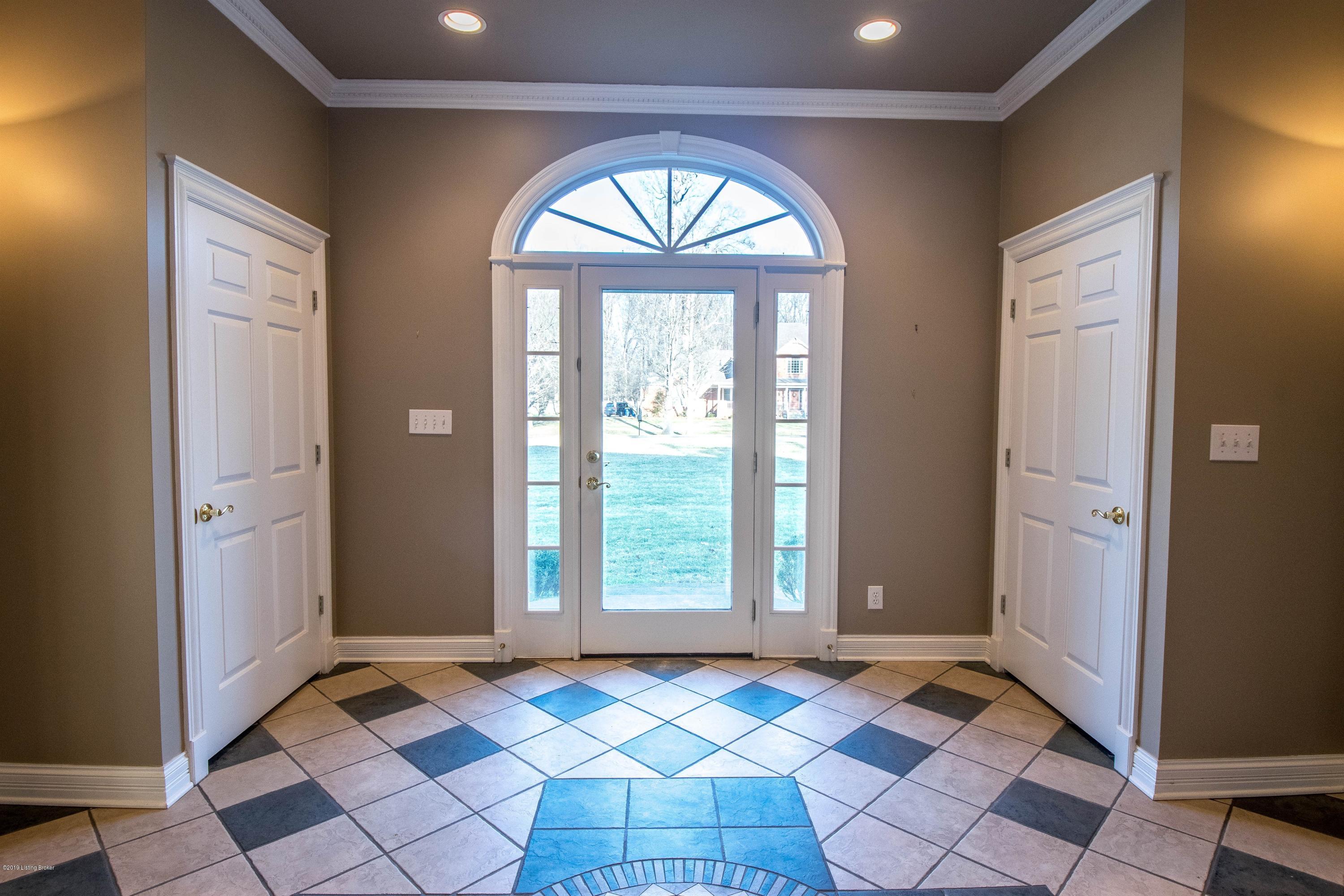 7 Anchorage Pointe Anchorage, KY 40223 - Photo 6 of 62 005_Entry