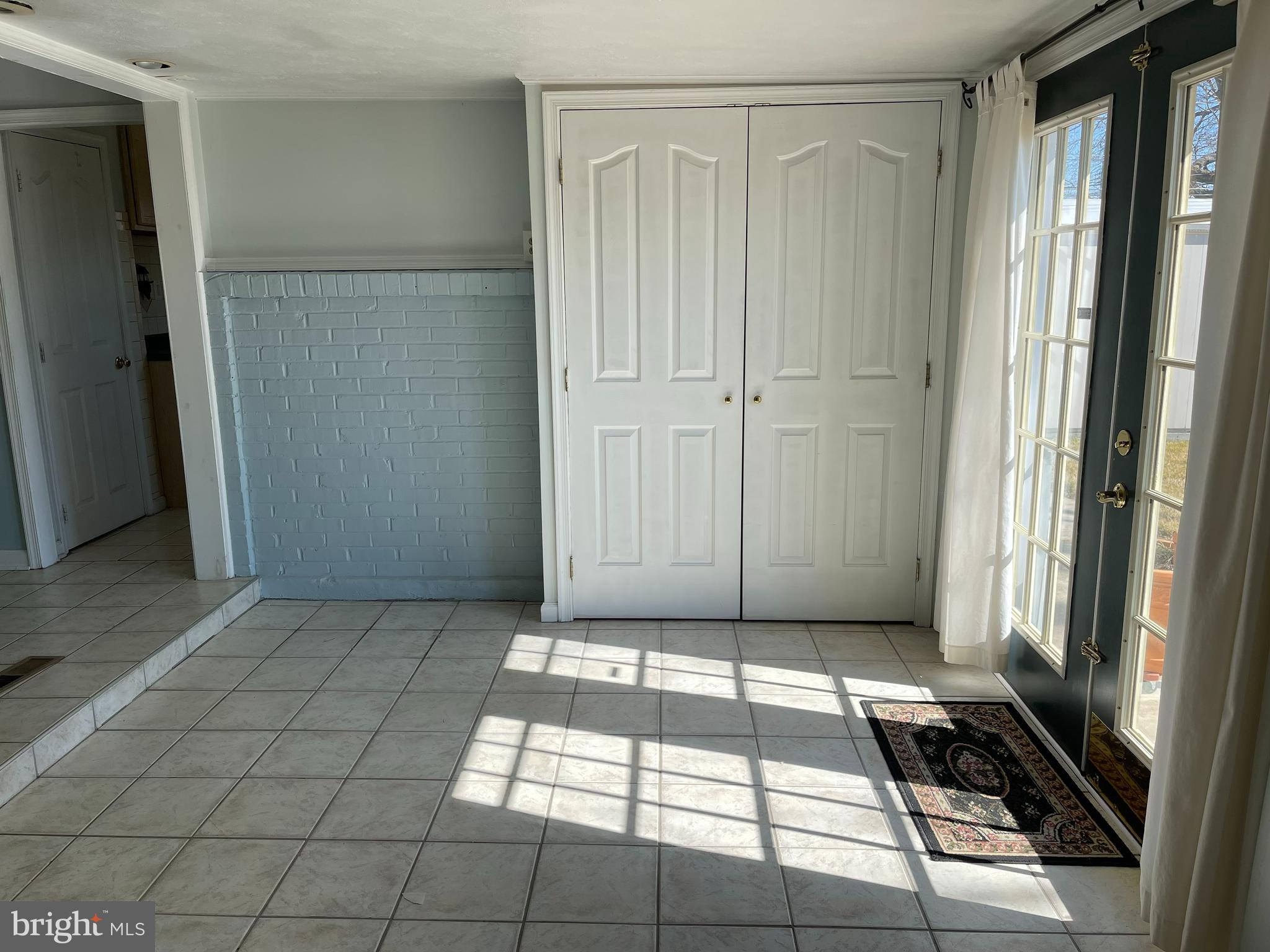 2423 Ellis Road Baltimore, MD 21234 - Photo 12 of 48 Sun Room