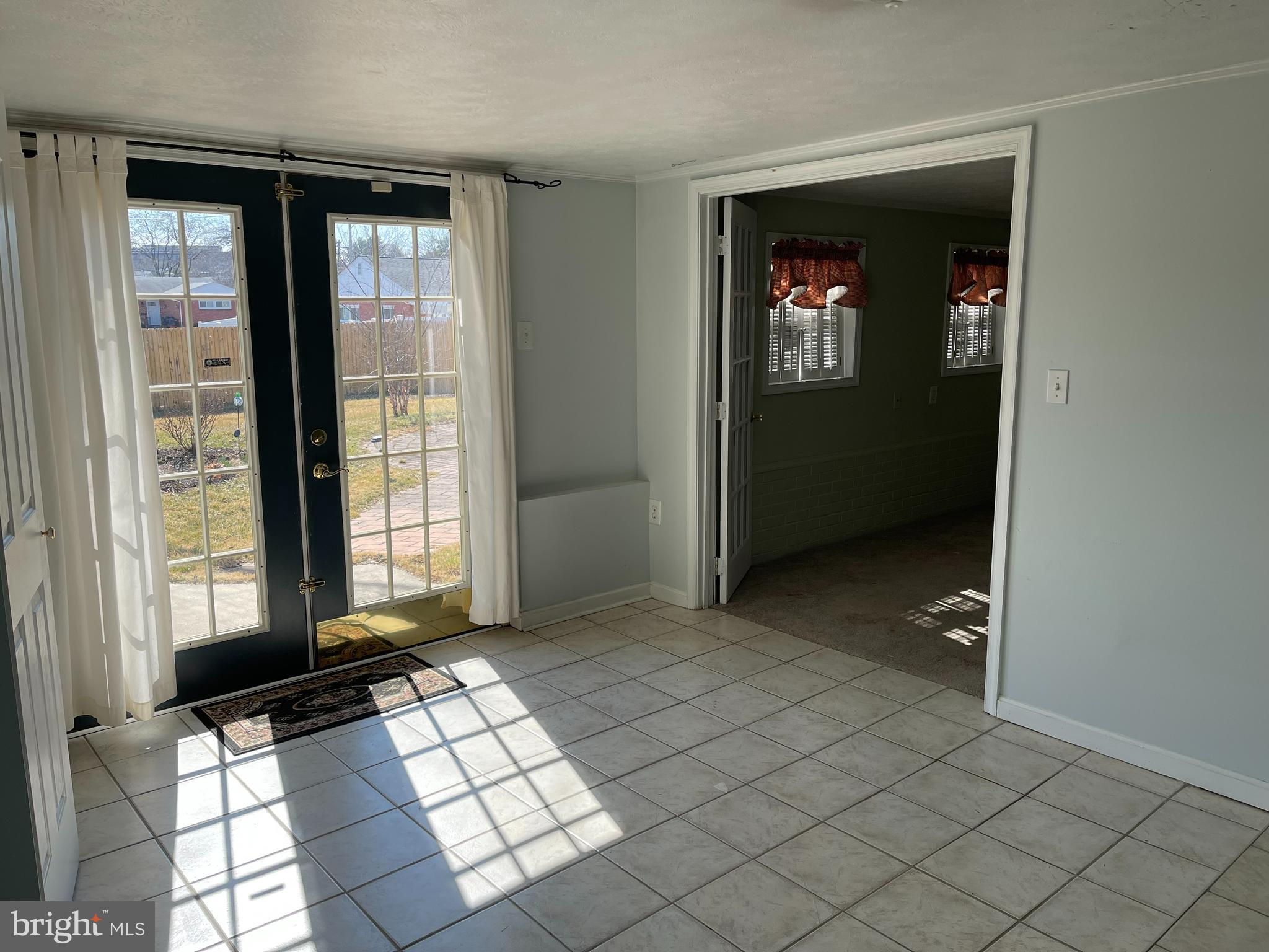 2423 Ellis Road Baltimore, MD 21234 - Photo 13 of 48 Sun Room