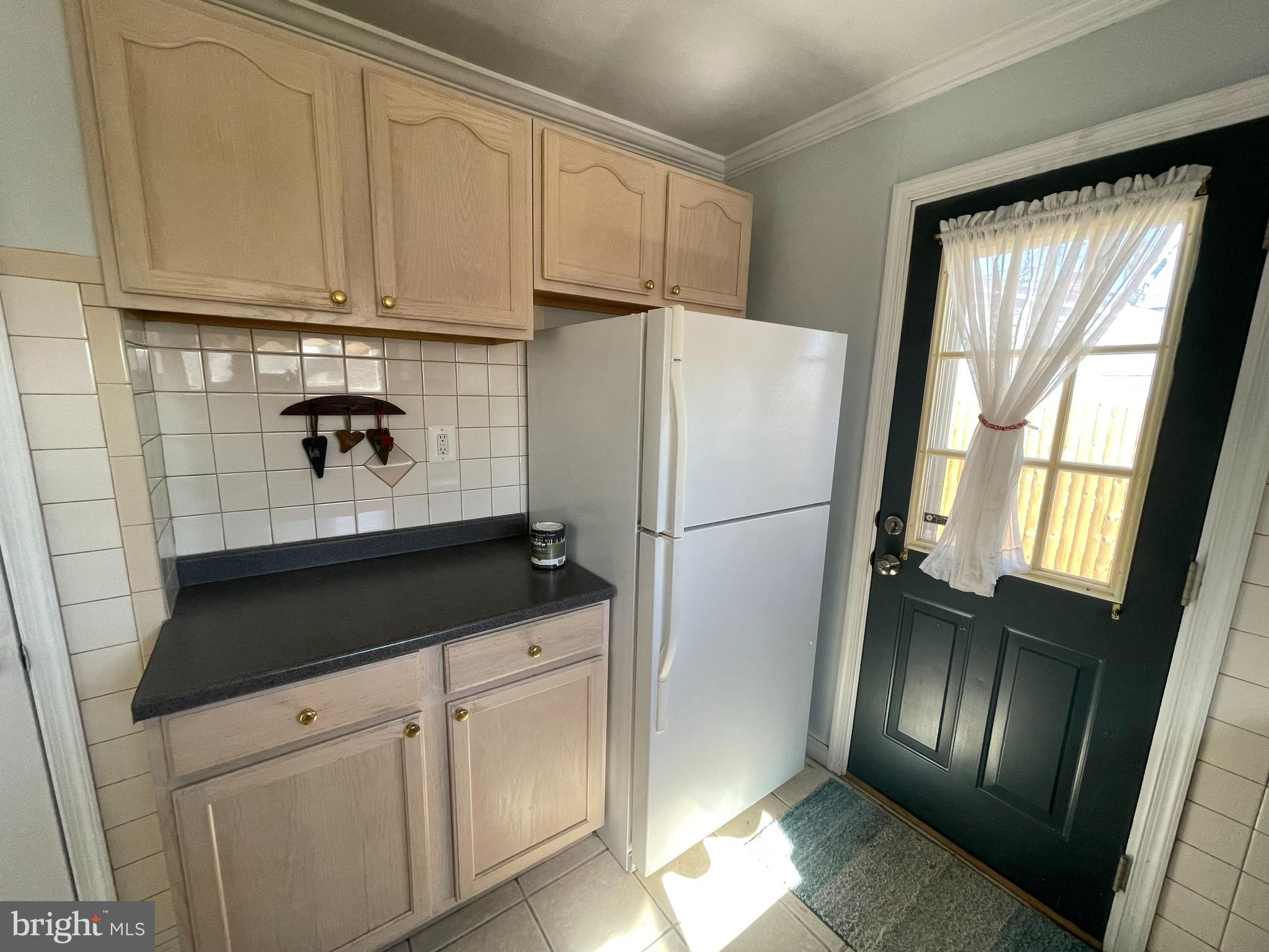2423 Ellis Road Baltimore, MD 21234 - Photo 17 of 48 Kitchen
