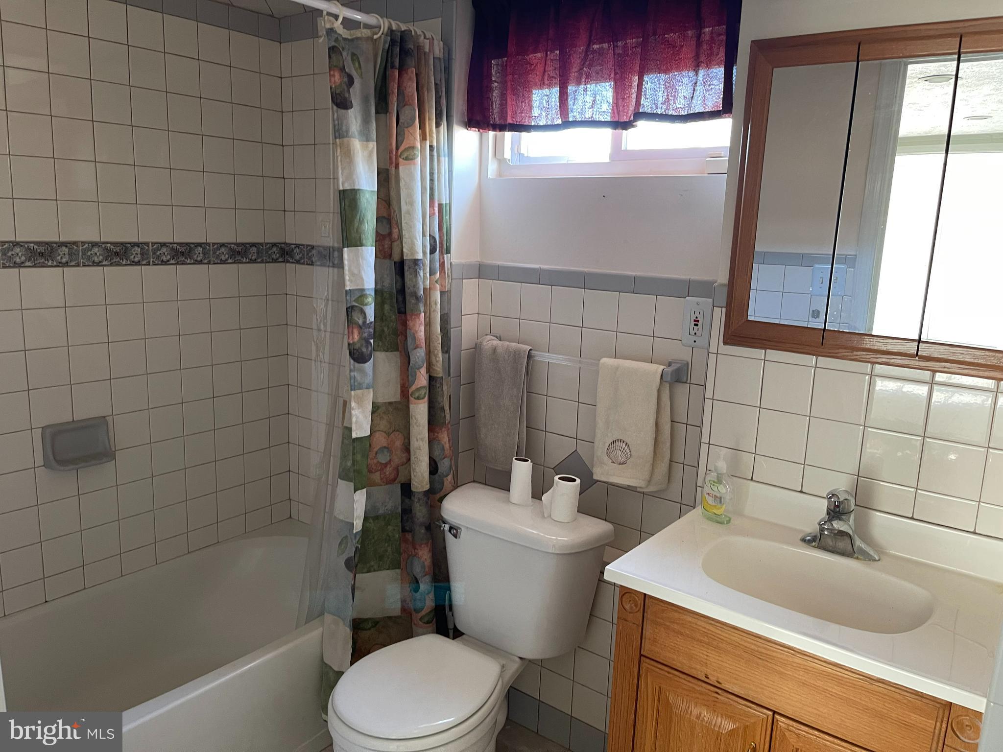 2423 Ellis Road Baltimore, MD 21234 - Photo 33 of 48 En suite bathroom