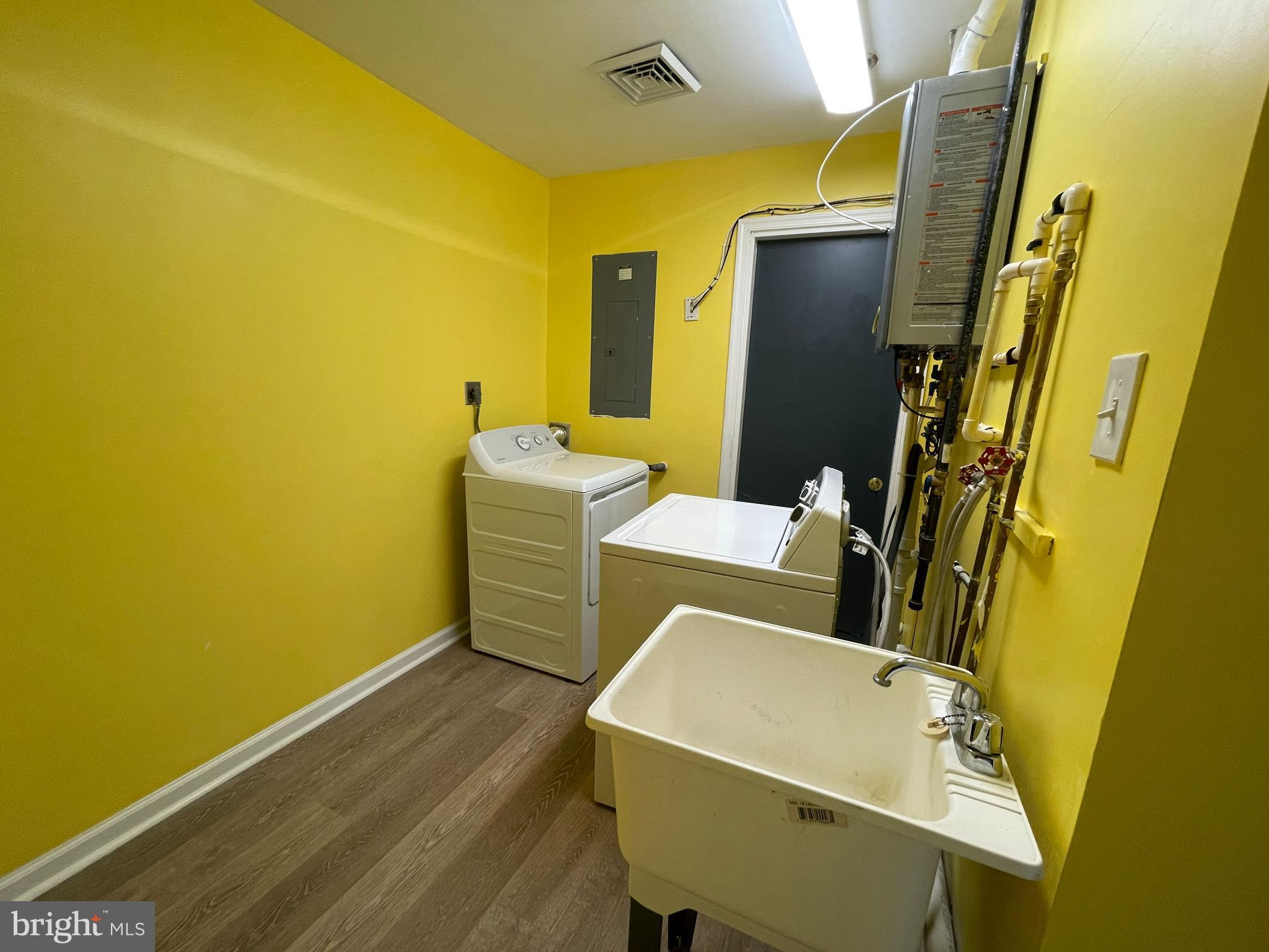 2423 Ellis Road Baltimore, MD 21234 - Photo 34 of 48 Laundry/utiliity Room
