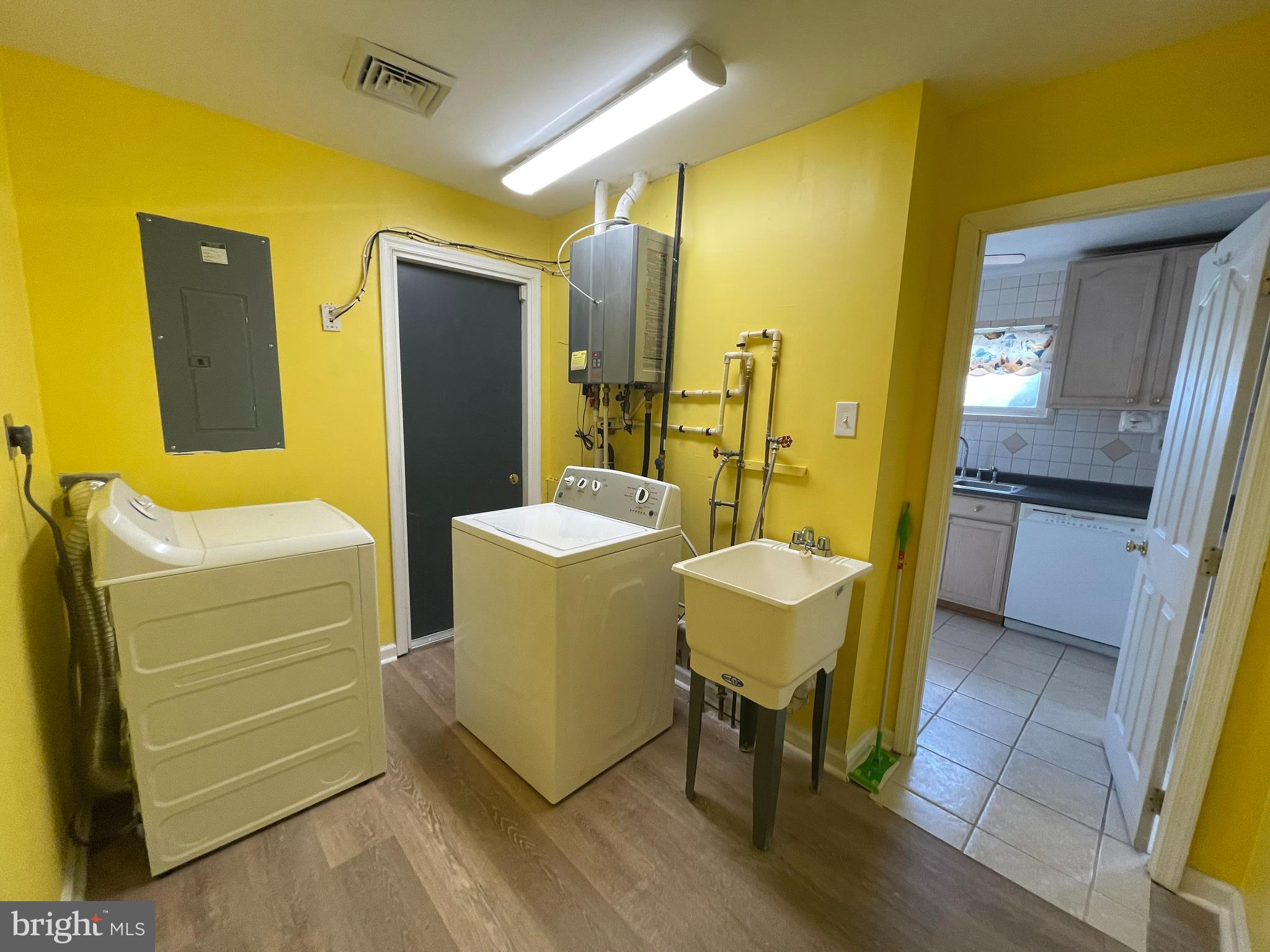 2423 Ellis Road Baltimore, MD 21234 - Photo 36 of 48 Laundry/utility