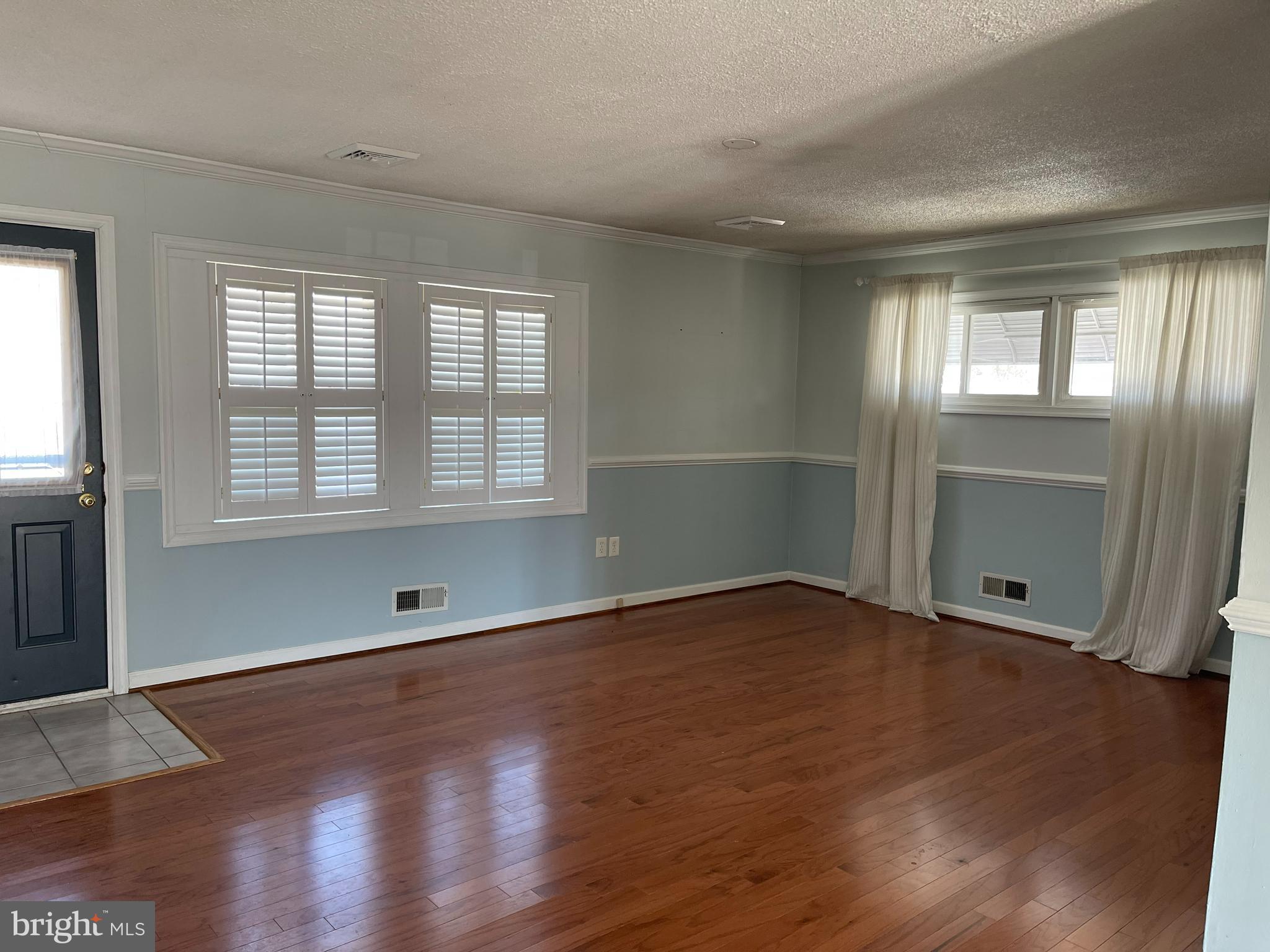 2423 Ellis Road Baltimore, MD 21234 - Photo 6 of 48 Living Room