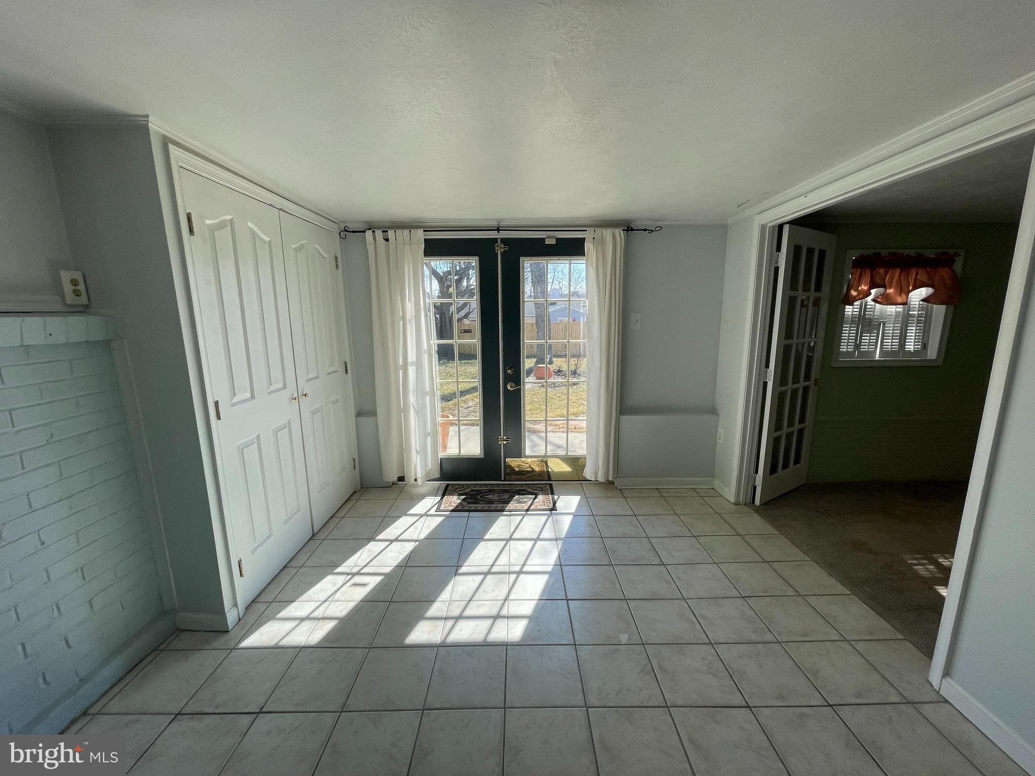 2423 Ellis Road Baltimore, MD 21234 - Photo 10 of 48 Sun Room