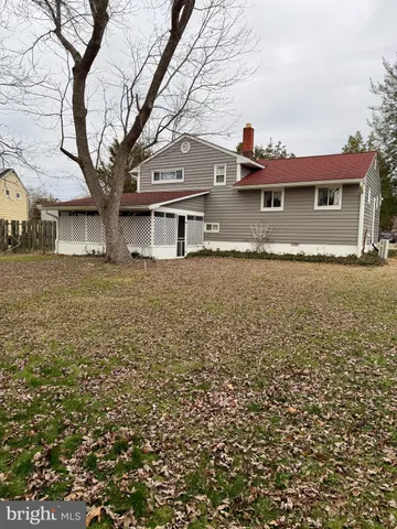 a front view of house with yard