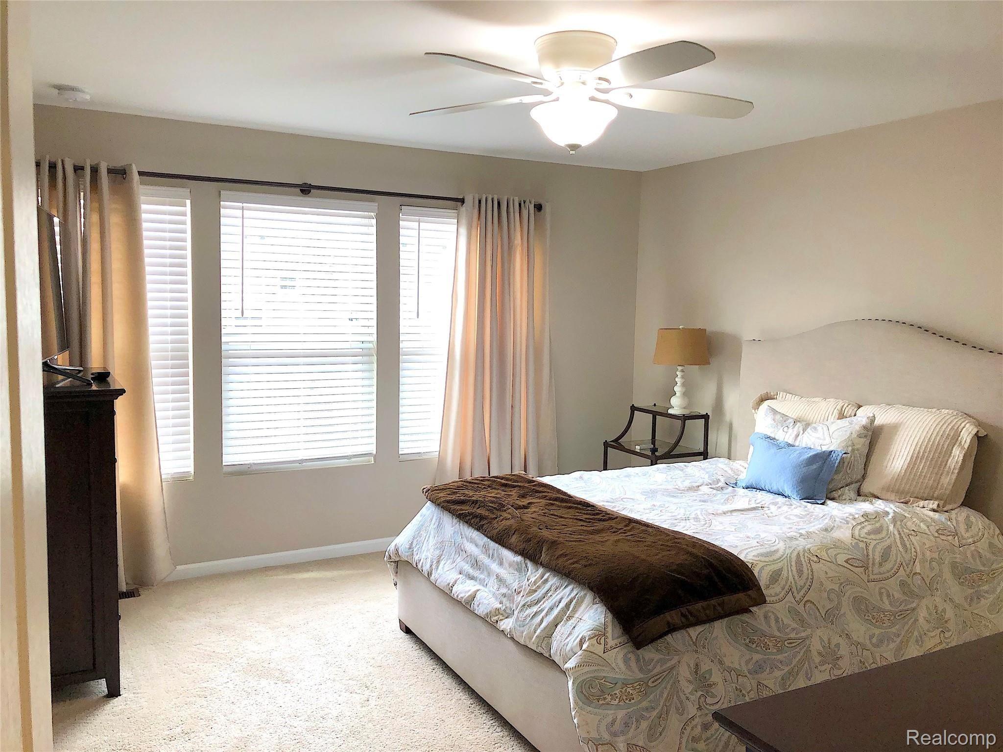 2629 Helmsdale Circle Rochester, MI 48307 - Photo 17 of 28 Master Bdrm