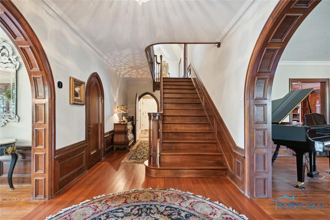 3525 Ridgewood Road Toledo, OH 43606 - Photo 5 of 50 Foyer