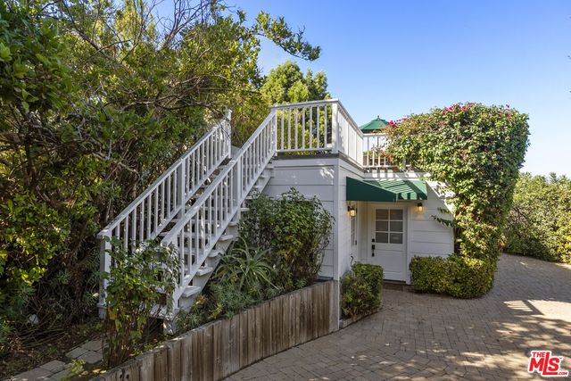 an aerial view of a house with outdoor space swimming pool and lake view